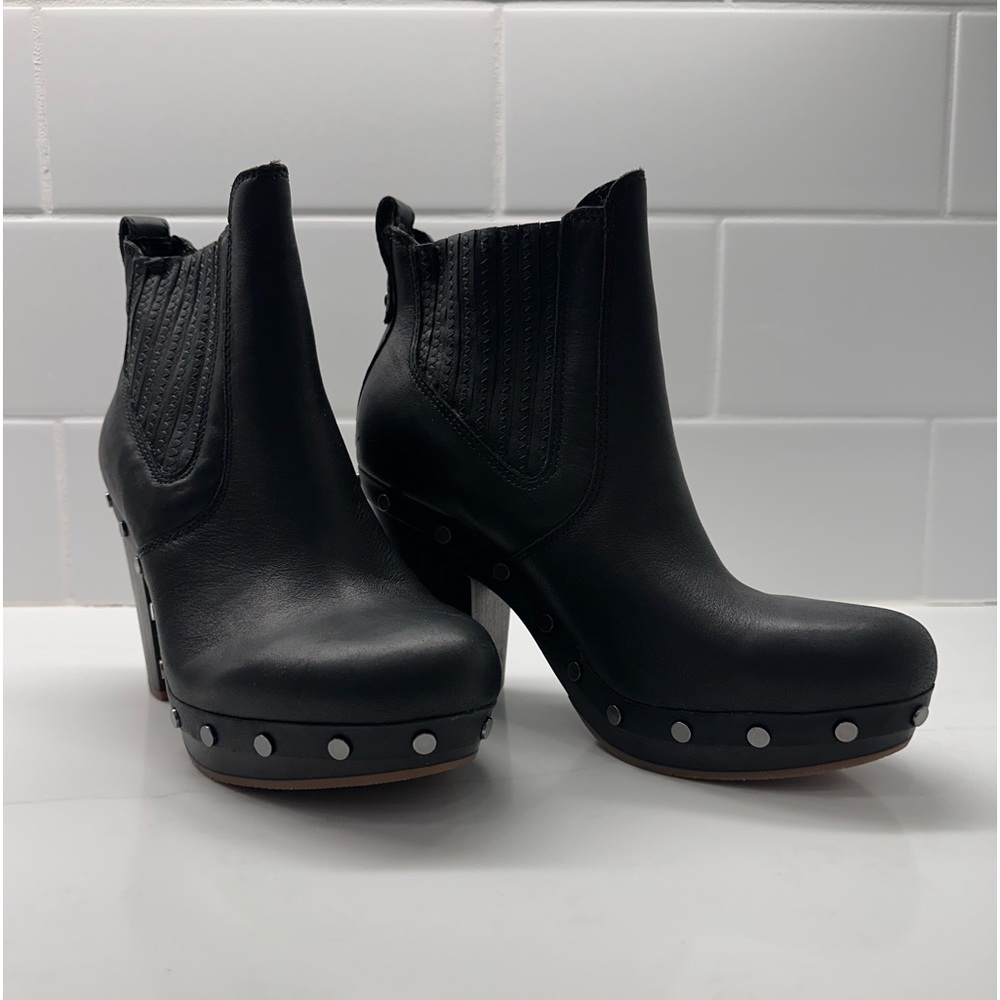 UGG LEATHER BOOTS